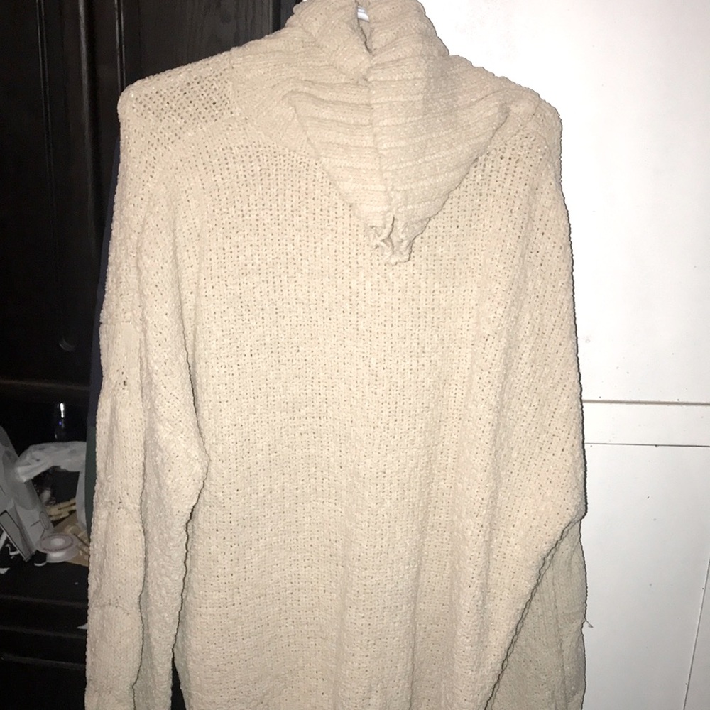 Long sleeve cashmere sweater